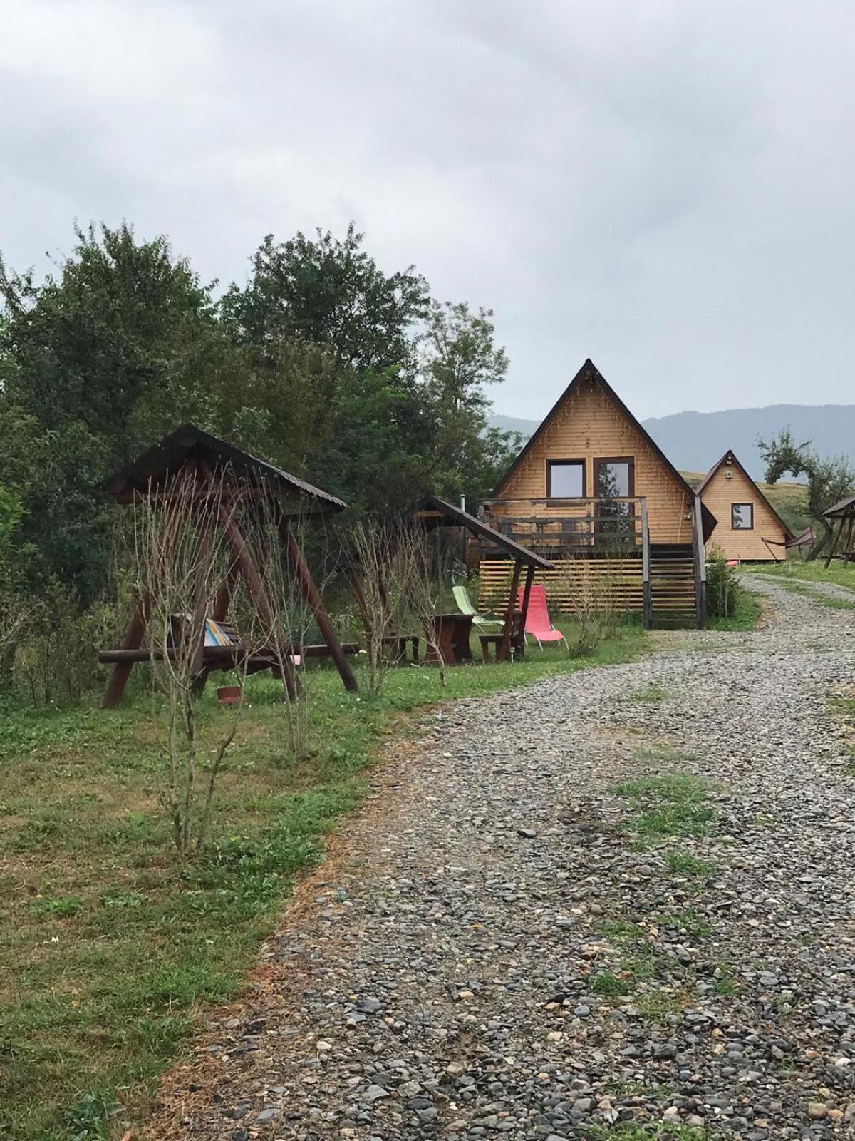 Cabanele Lu' Dinu Curtea de Argeş Exterior foto